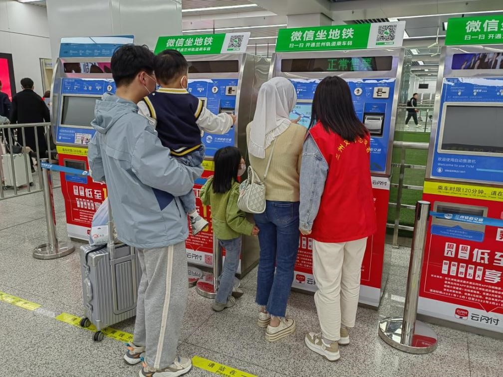 党员保障到一线，护航“五一”小长假3.png.jpg