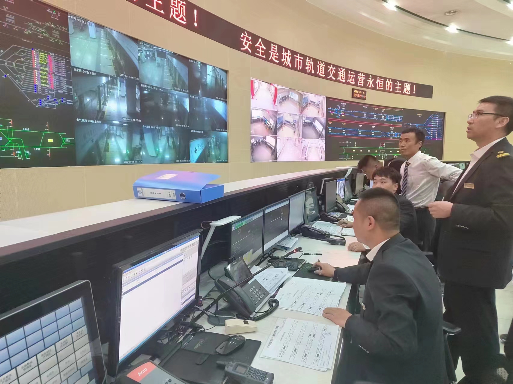 【抓学习促提升】勤学苦练强本领 以练促战砺精兵 兰州轨道调度部门开展2023年第二季度应急处置技术比武.jpg