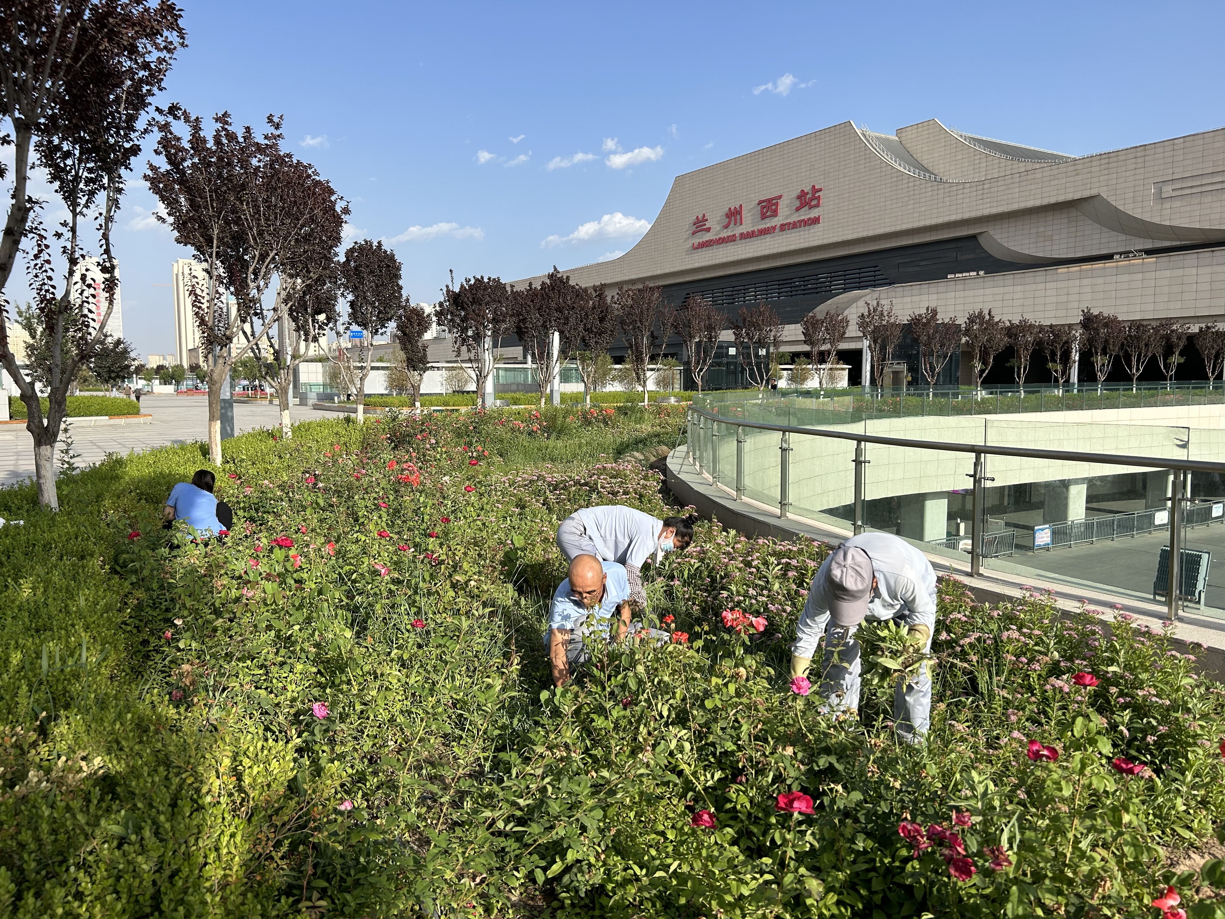 市轨道物业公司多举措保障兰州西站综合交通枢纽平稳有序运行.jpg