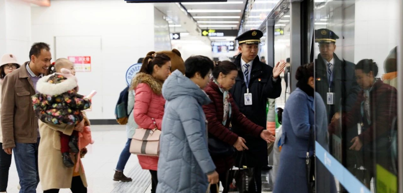 兰州轨道交通多项暖心举措保障乘客温暖乘车 (3).png